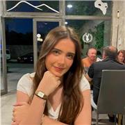 Estudiante de Derecho y ADE con muchas ganas de ayudar. Doy clases de apoyo en Atención a personas dependientes.